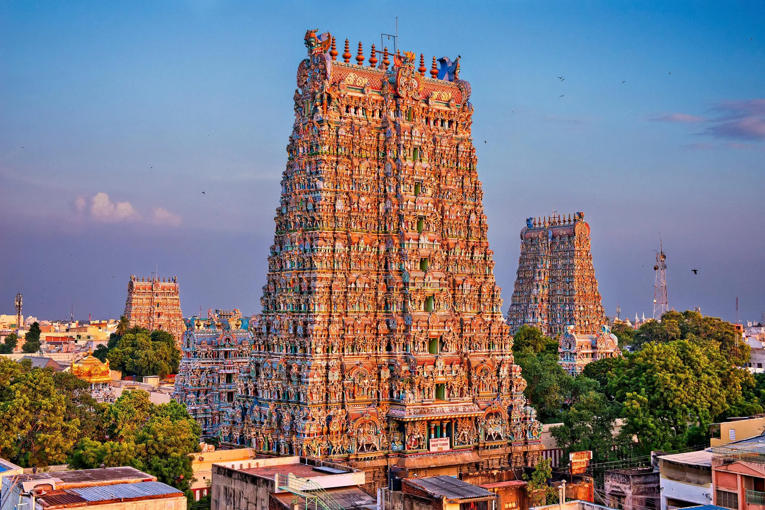 meenakshi-temple-in-Madurai-scaled