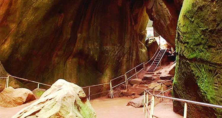 edakkal-caves-wayanad-entryfee-timings-tour-package-small